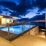 Place 4* Mosteiros